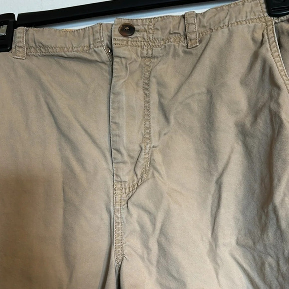 Life Is Good men’s tan 9” inseam flat front shorts size 38 - Picture 2 of 9